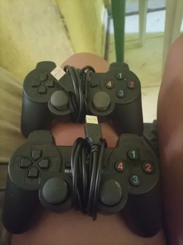 CONTROLES DE PLAY 2 E PC COM ENTRADA HDMI
