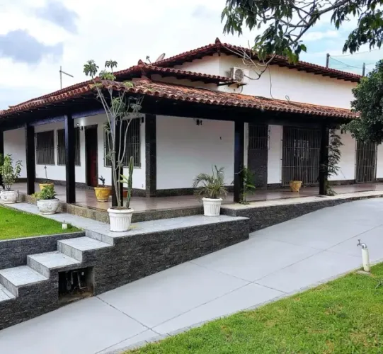 CASA NO CORAÇÃO DE ARARUAMA! Ampla, Confortável e Perto de Tudo!