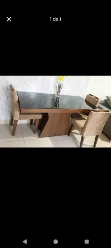 Mesa com 4 cadeiras com tampo de vidro, ótimo estado!