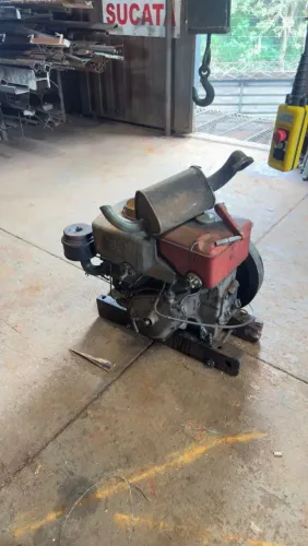 Motor Yanmar NT 85 F, 9 CV, 1800 RPM, com refrigeração a água.