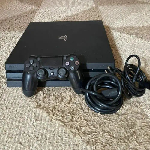 Vendo PS4 slin com um controle , está com problema no leitor
