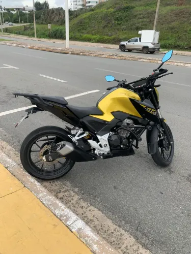 CB300F ABS Twister Dourada 24/24 baixo km aceito proposta 