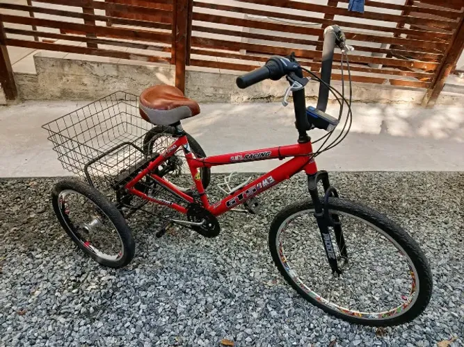 Bicicleta triciclo em ótimo estado