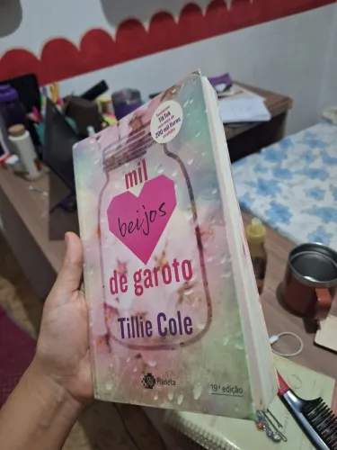 Livro Mil Beijos de Garoto