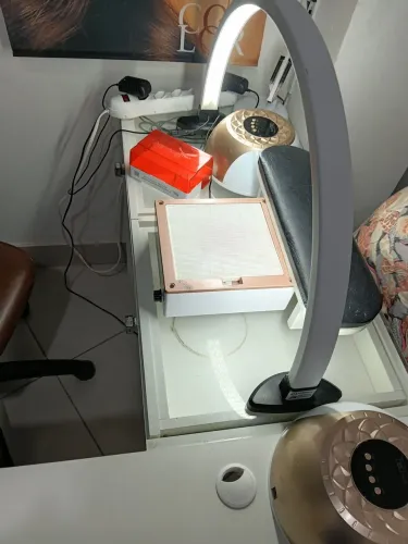 Precisa de manicure e pedicure