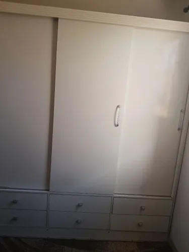 Vende-se Guarda Roupas