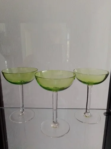 Jogo Vintage de 3 Belos Cálices Verdes Para Licor em Oferta!