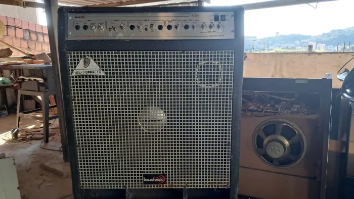 Caixa amplificada loudvox