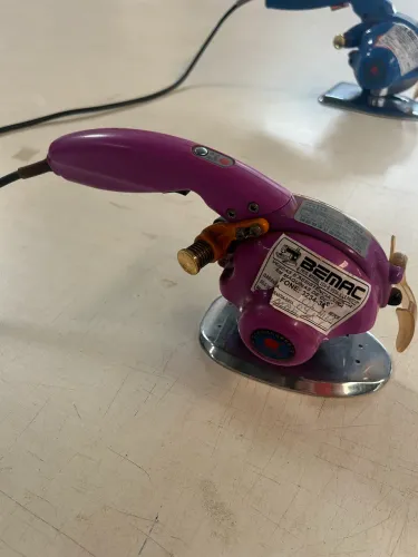 Máquina de cortar tecidos