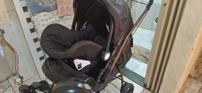 Vendo carrinho e bebe conforto semi-novo