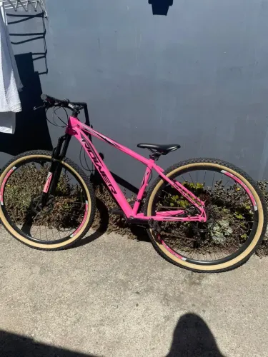 Bicicleta rosa 