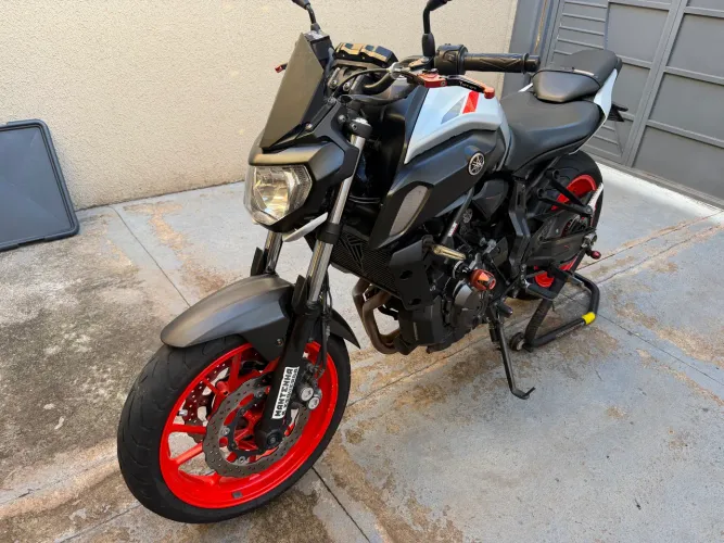 Vende-se MT07 2020/21