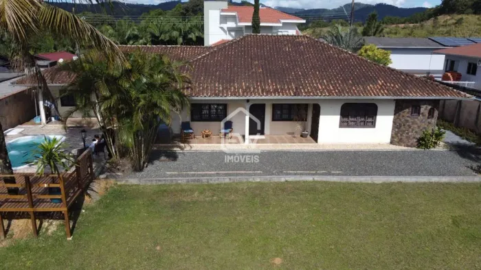 Casa Excelente com 227m² em Massaranduba, SC