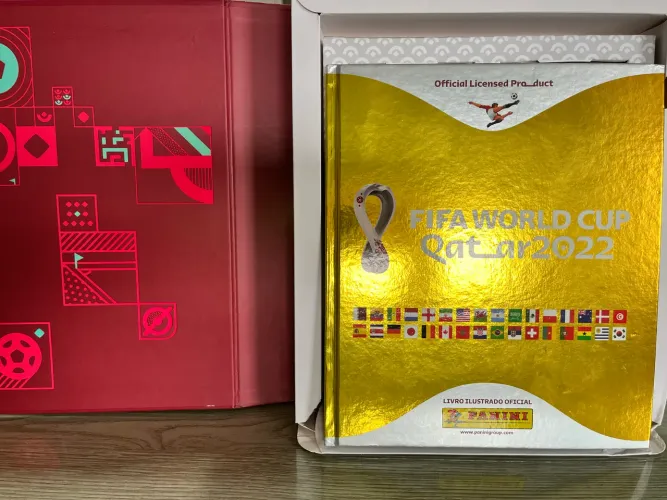 Álbum Ouro na Caixa e Completo Copa 2022!