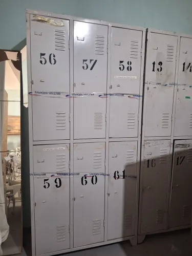 Armário vestiário de aço com 6 portas.<br>Valor 600,00.