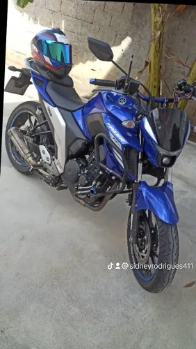 Fz25 super nova , tenho peças originais, escapamento e guidão,