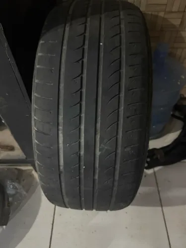 Pneu 235/50/19