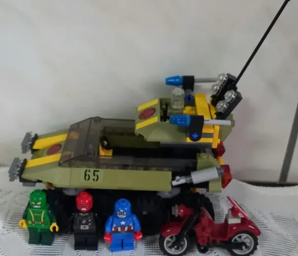 Lego Super Heroes Capitão América contra Hydra 76017