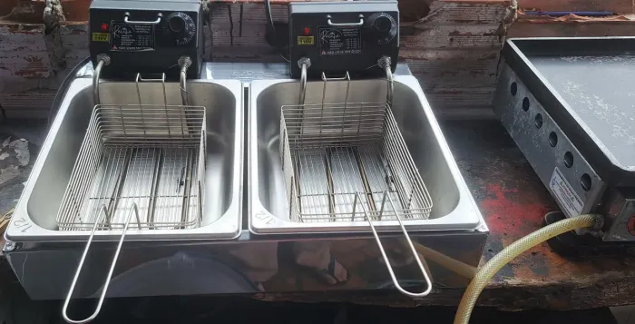 Vendo fritadeira elétrica + chapa de lanches