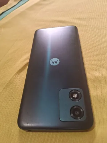 Moto e 13