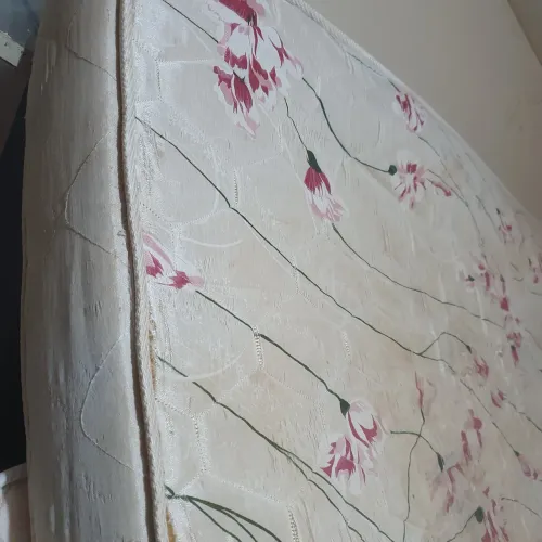 2 Colchões de casal espuma  1 de molas 