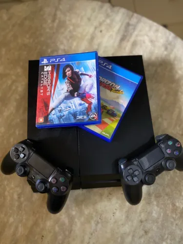 PlayStation 4 - EM PERFEITO ESTADO 