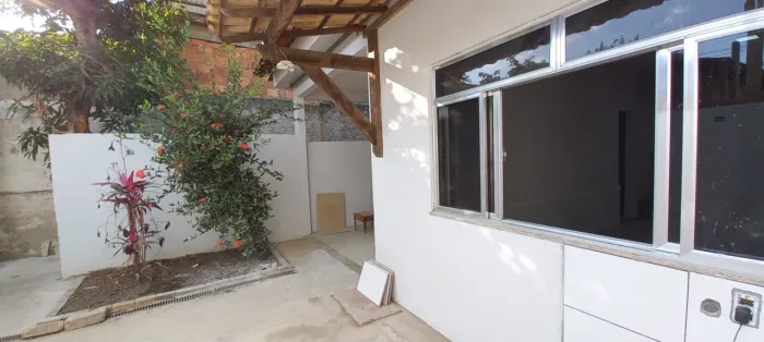 Alugo casa aconchegante .