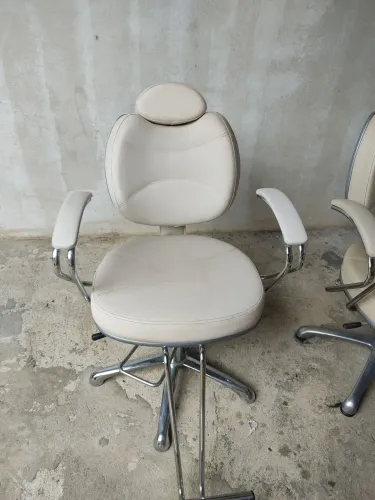 Vende-se Cadeiras para Salão de Beleza