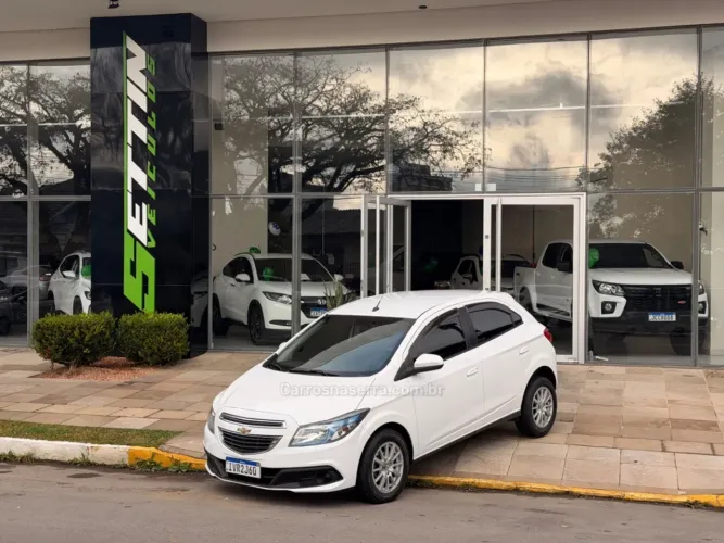 Chevrolet Onix Hatch LT 1.4 8V Flex Mec. 4P 2015