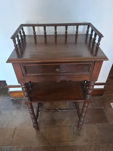 Mesa antiga 