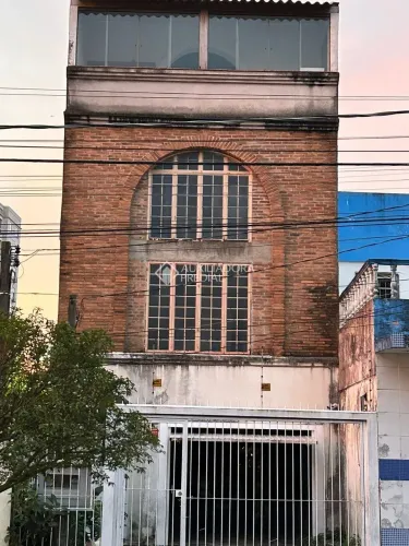 Edifício Comercial à Venda no Bairro Azenha com Área de 328 m² - Oportunidade!