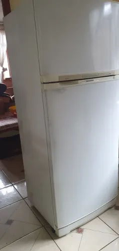 GELADEIRA ANTIGA