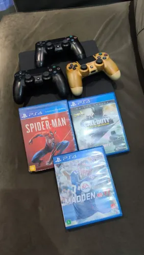 PLAYSTATION 4 SLIM