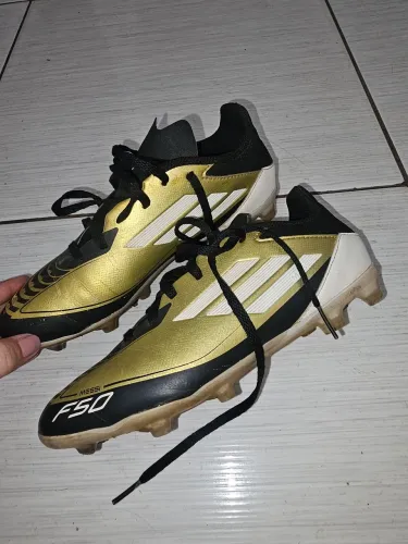 Chuteira adidas campo
