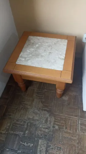 MESA DE CENTRO EM MADEIRA