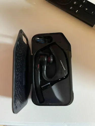 Fone Bluetooth Plantronics Voyager 5200 com Estojo Carregador