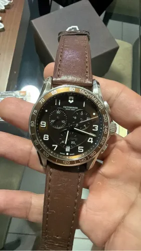 Victorinox Chrono Classic XLS marrom com pulseira de couro