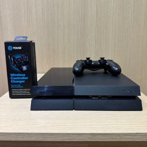 Playstation 4 PS4 seminovo usado com acessórios em ótimo estado