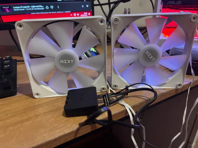 2 Fans NZXT 140mm Brancas RGB + Controladora Original NZXT