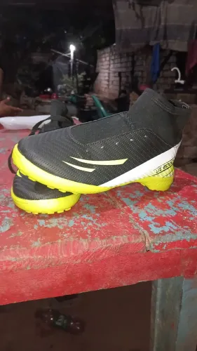 Vendo essa chuteira society n 39 comprei e nao serviu no meu pe zap *20 nao entreg