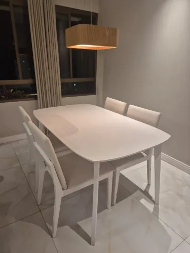 Conjunto Mesa de Jantar ETNA com 4 Cadeiras - Ótimo Estado