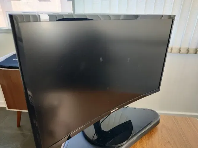 Monitor Curvo Samsung 24" Full HD LED, Wide, HDMI, VESA, FreeSync, Ajuste de Ângulo