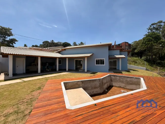 Chácara com 3 Quartos e 3 banheiros à Venda, 1.000 m² por R$ 760.000 Cód. ch2702
