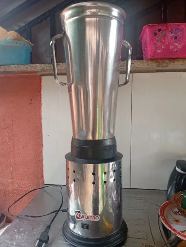 Liquidificador industrial capacidade para 5 litros interessado * retirada Silvio 