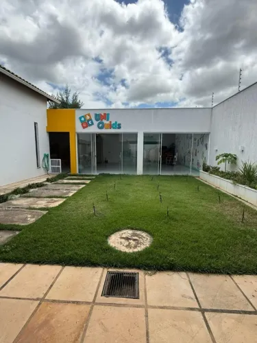 Vendo casa em Quixeramobim - 4 quartos sendo 3 suites