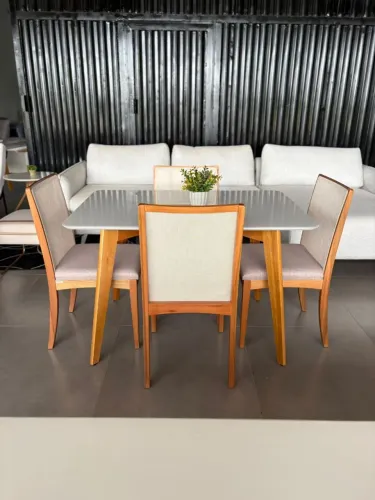Mesa de jantar 4 cadeiras