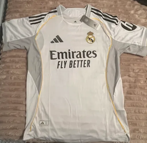 Camisa do real madrid TAM G modelo jogador