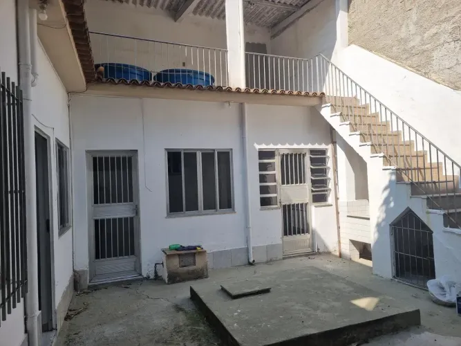 Casa para venda tem 120 metros quadrados com 2 quartos