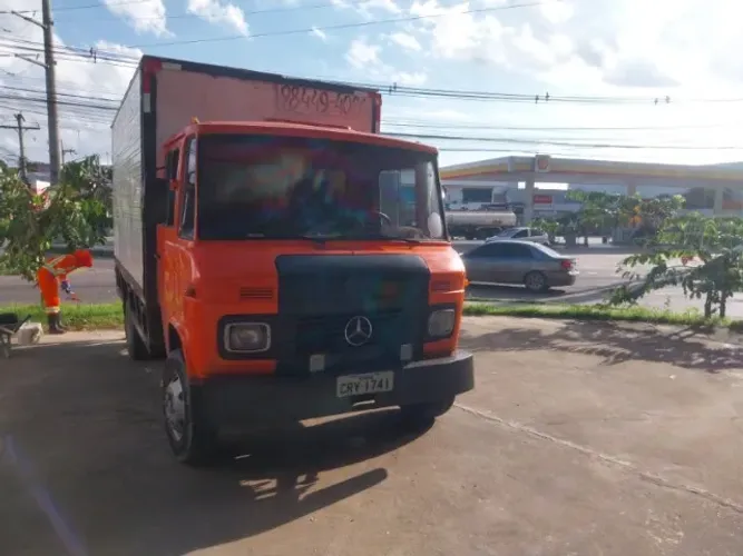 Caminhão direção hidráulica freio a ar