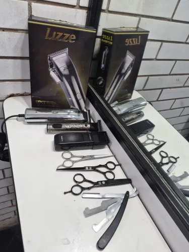 Barbearia com todos os acessórios das fotos 